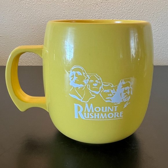 Vintage Mount Rushmore Mug ~ Made in USA of 100% Corn Plastic by Quick Point - Picture 1 of 7
